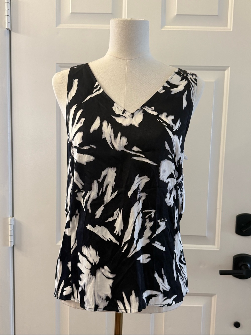Nordstrom Black and White Abstract Floral V Neck Sleeveless Tank Top Sz S